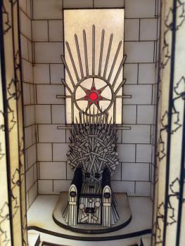 Game o Thrones - GoT - Der Eiserne Thron Book Nook- Nahaufnahme mit beläuchgtetem Hintergrund